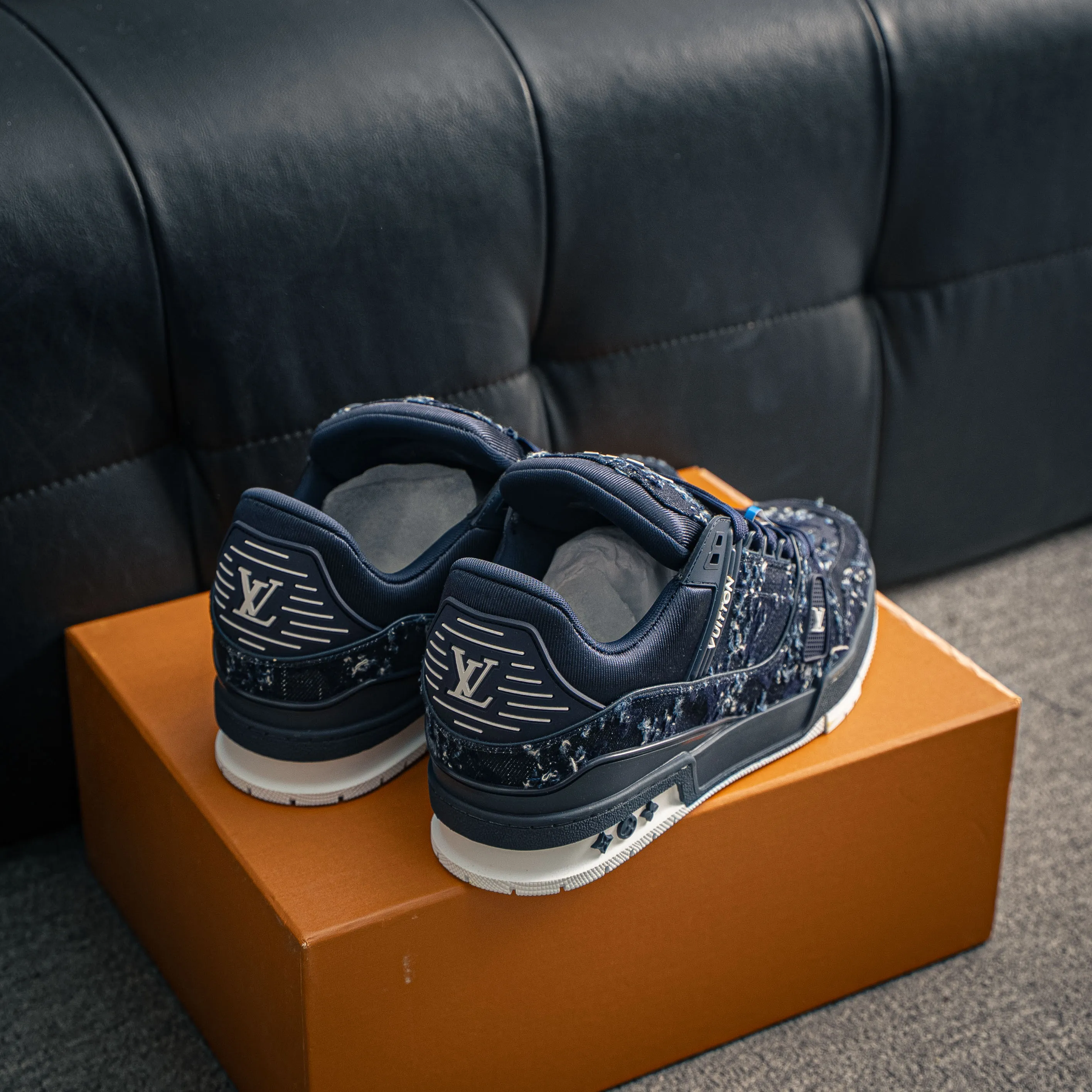 # LV- - trainer 2026 New Arrival 1：1 ！！ Shoes Cowhide Leather ， LOGO ， Breathable ， 。
